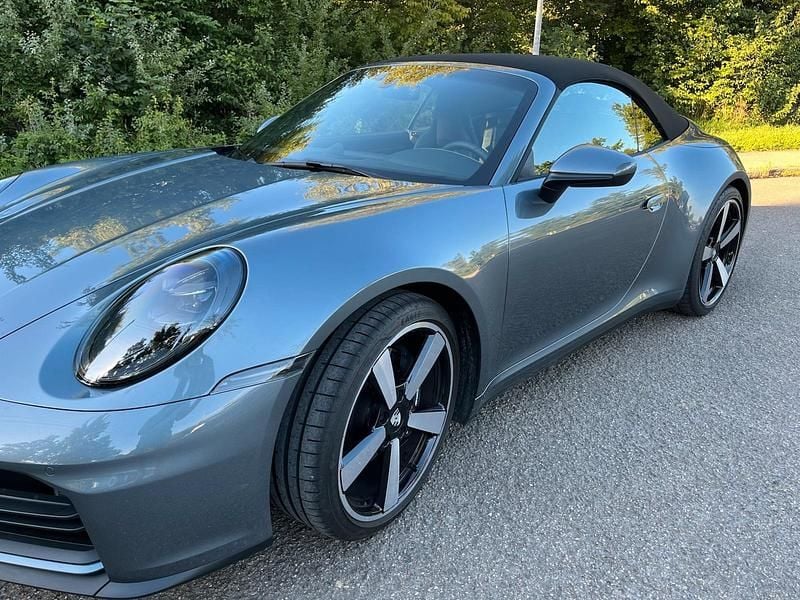 Grau Gebraucht 2025 Porsche 992 Cabrio | 142.500 € (Superpreis) - Bild 1/4