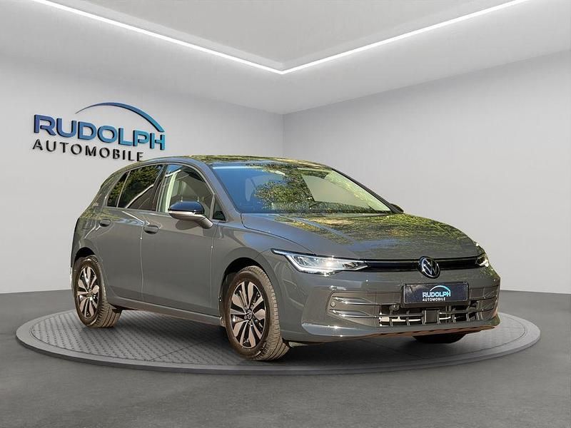 Grau Gebraucht 2025 VW Golf VIII Goal Limousine | 33.799 € (Fairer Preis) - Bild 1/4