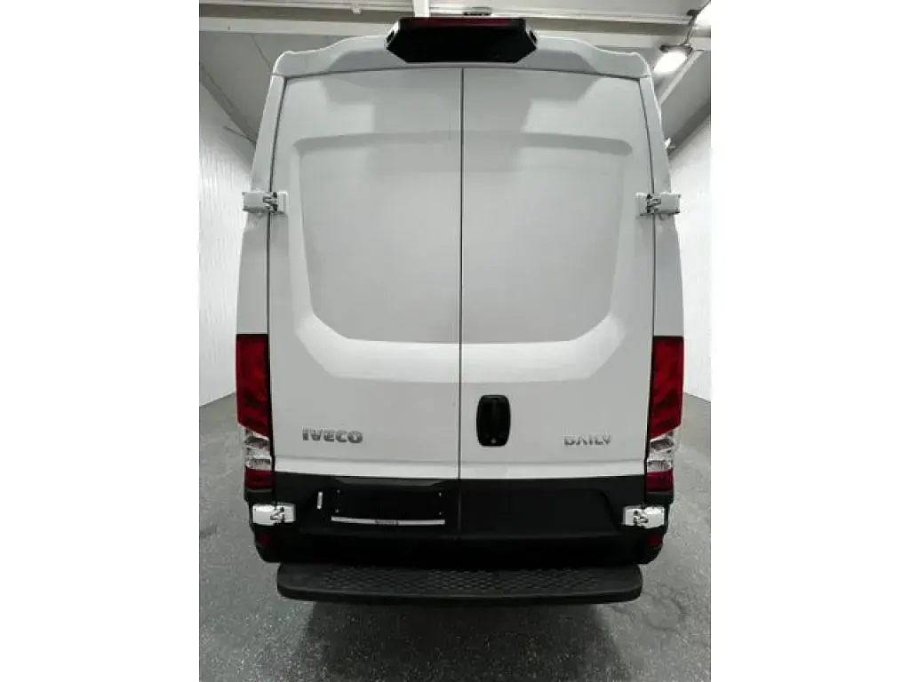 Gebraucht Iveco Daily 156 PS (114 kW) 2024 Bianco ic 194 (weiss) Van