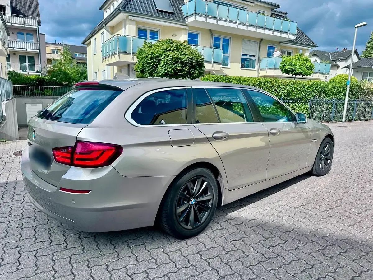 Gebraucht BMW 520 184 PS (135 kW) 2011 Grau Kombi