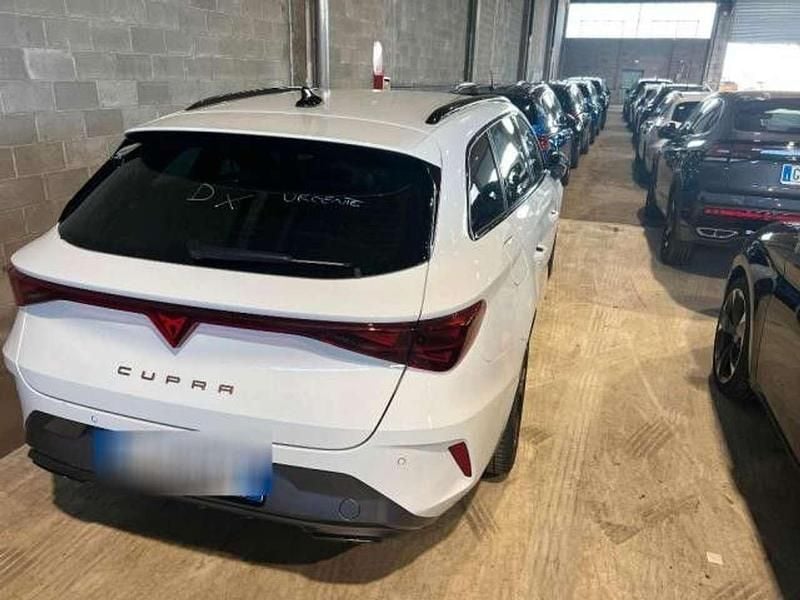 Gebraucht Cupra Leon 150 PS (110 kW) 2025 Glacial weiß metallic Kombi