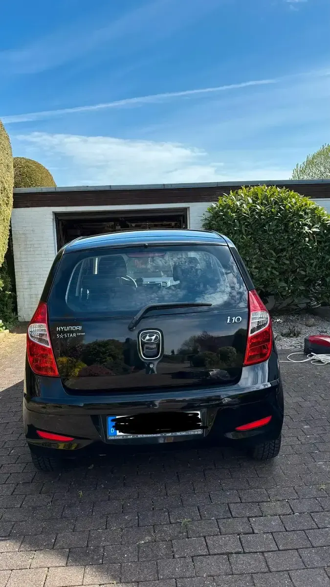 Gebraucht Hyundai i10 Edition 69 PS (50 kW) 2013 Schwarz Kleinwagen