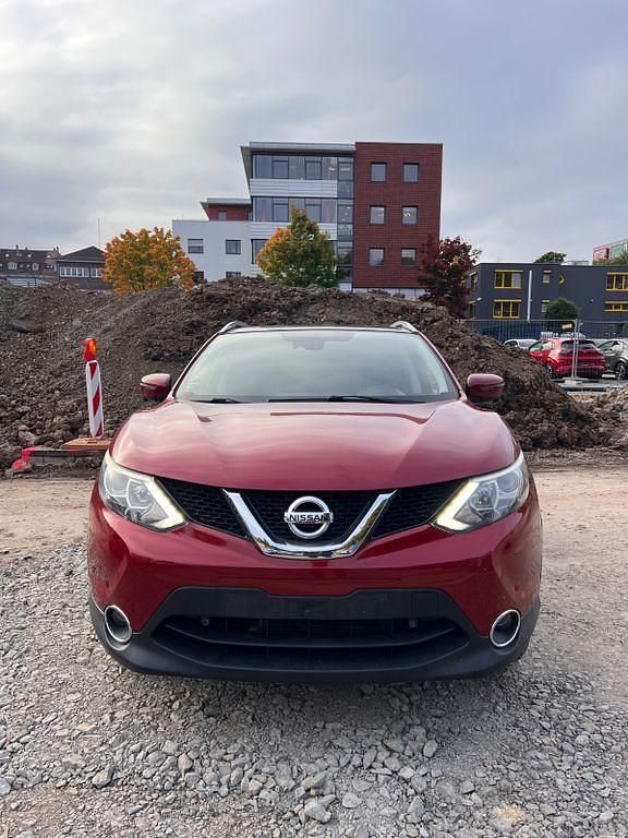 Rot Gebraucht 2015 Nissan Qashqai 360º SUV | 7.300 € (Guter Preis) - Bild 1/4