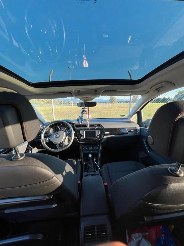Andere außenfarben Gebraucht 2017 VW Touran Van / Kleinbus | 22.500 € (Guter Preis) - Bild 1/4