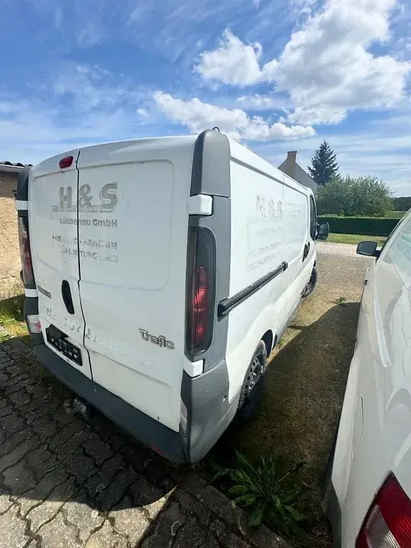 Gebraucht Renault Trafic 82 PS (60 kW) 2004 Weiß Van / Kleinbus