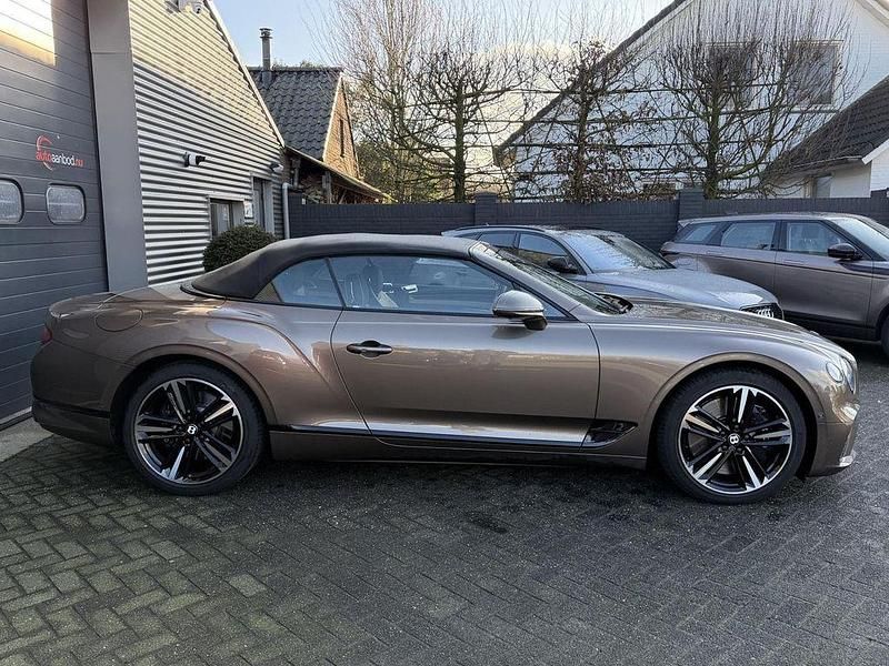 Gebraucht Bentley Continental GT Convertible 635 PS (467 kW) 2019 Braun Cabrio