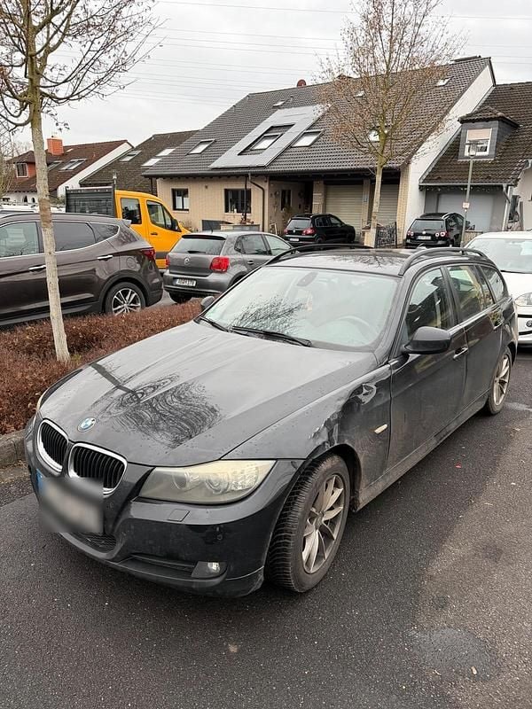 Schwarz Gebraucht 2010 BMW 318 Kombi | 1.790 € (Superpreis) - Bild 1/4