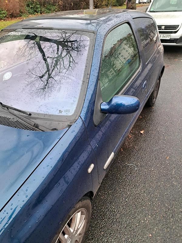 Blau Gebraucht 2004 Renault Clio II Kleinwagen | 1.700 € (Guter Preis) - Bild 1/4