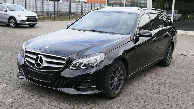 Schwarz Gebraucht 2013 Mercedes E250 Avantgarde Kombi | 15.590 € (Fairer Preis) - Bild 1/4