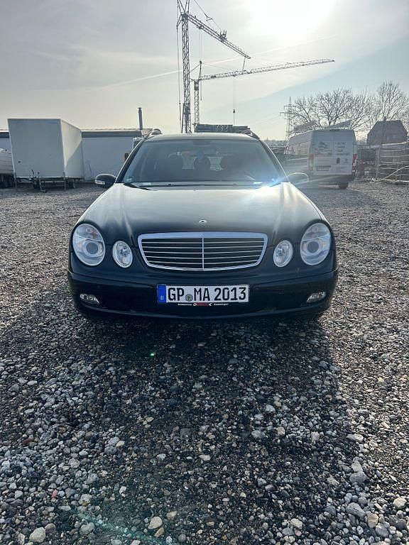 Schwarz Gebraucht 2006 Mercedes 200 Limousine | 3.000 € - Bild 1/4