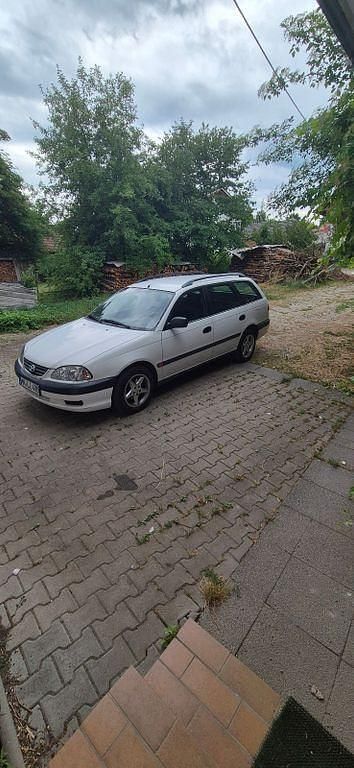 Weiß Gebraucht 2002 Toyota Avensis Limousine | 1.450 € (Superpreis) - Bild 1/4