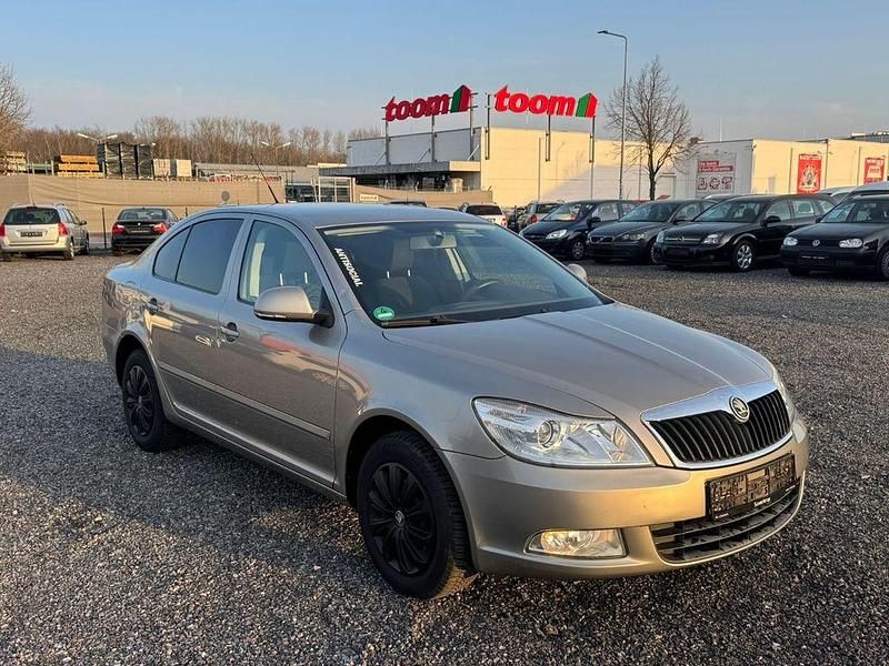 Gebraucht Skoda Octavia Ambiente 102 PS (75 kW) 2009 Beige Limousine