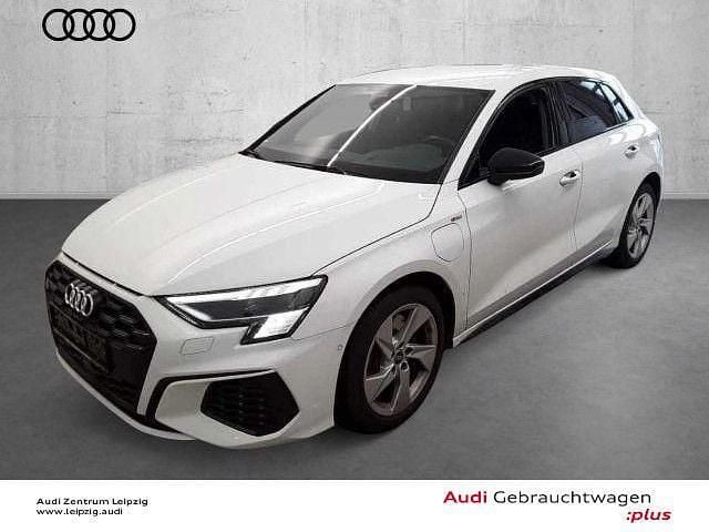 Weiß Gebraucht 2022 Audi A3 Sportback e-tron S-Line Kleinwagen | 29.590 € (Fairer Preis) - Bild 1/3