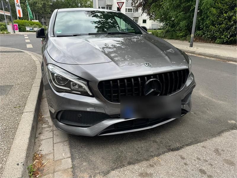 Grau Gebraucht 2018 Mercedes CLA180 Urban Limousine | 19.650 € (Fairer Preis) - Bild 1/4