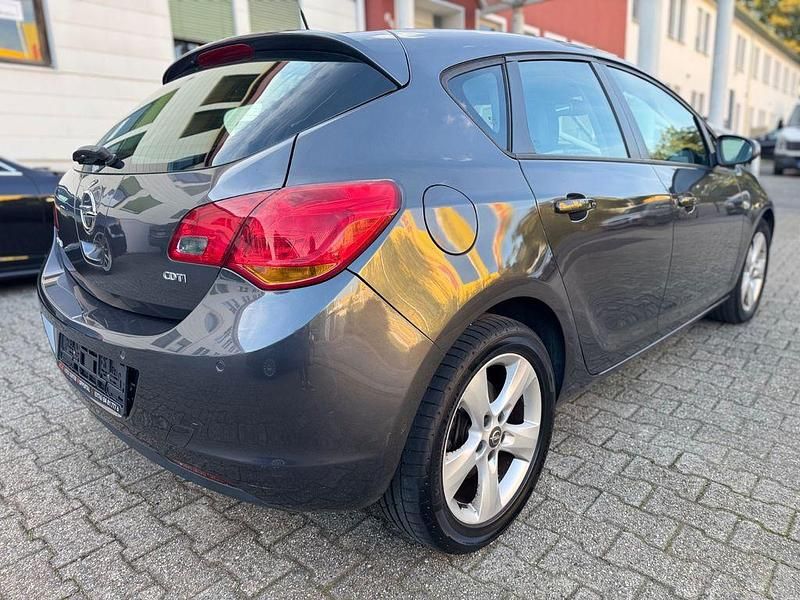 Gebraucht Opel Astra Edition 110 PS (80 kW) 2010 Grau Limousine