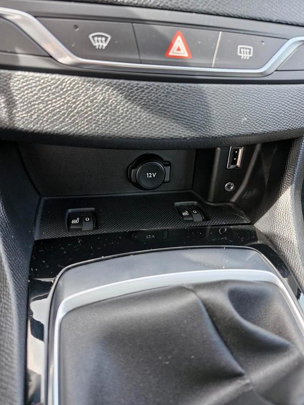 Gebraucht Peugeot 308 131 PS (96 kW) 2014 Silber Kleinwagen