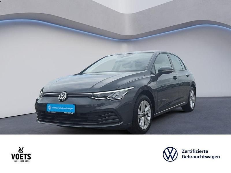 Grau Gebraucht 2020 VW Golf VIII Life Limousine | 16.595 € (Fairer Preis) - Bild 1/4