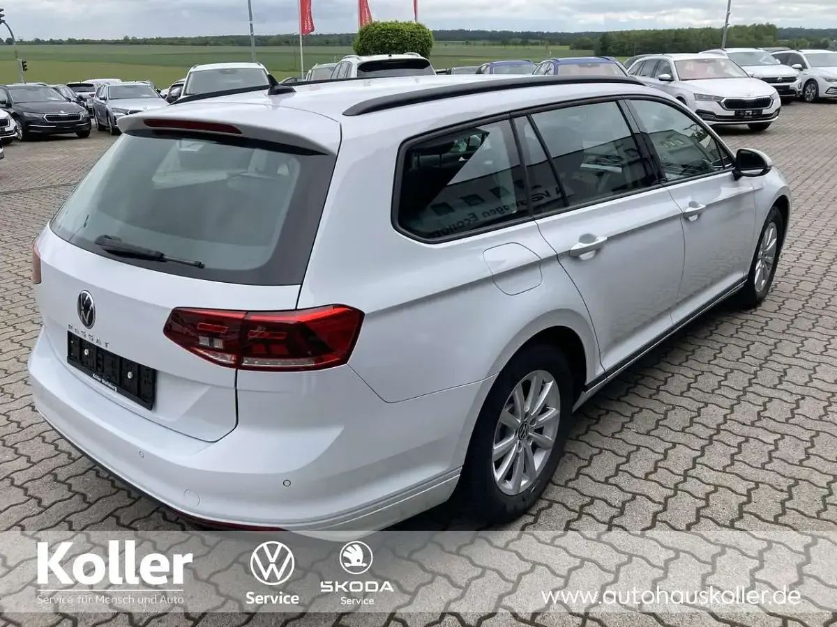 Gebraucht VW Passat 150 PS (110 kW) 2023 Weiß Kombi