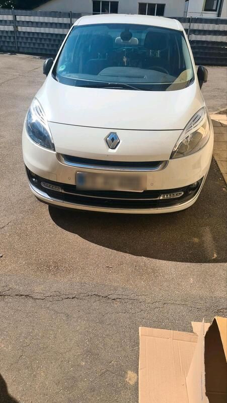 Weiß Gebraucht 2012 Renault Grand Scénic III Bose Edition Van / Kleinbus | 4.900 € (Fairer Preis) - Bild 1/3