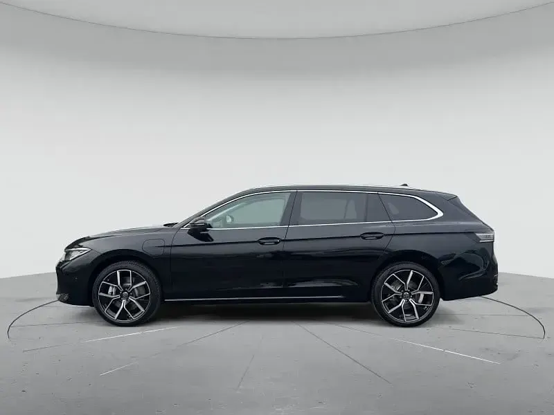 Neu VW Passat Elegance 177 PS (130 kW) 2025 Grenadillschwarz metallic Kombi