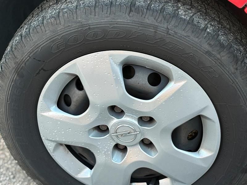 Gebraucht Opel Vivaro 146 PS (107 kW) 2011 Rot Van / Kleinbus