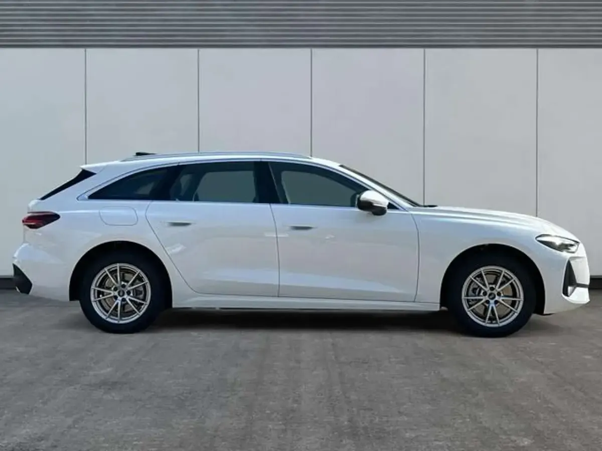 Nouă Audi A5 150 CP (110 kW) 2026 Alb Break