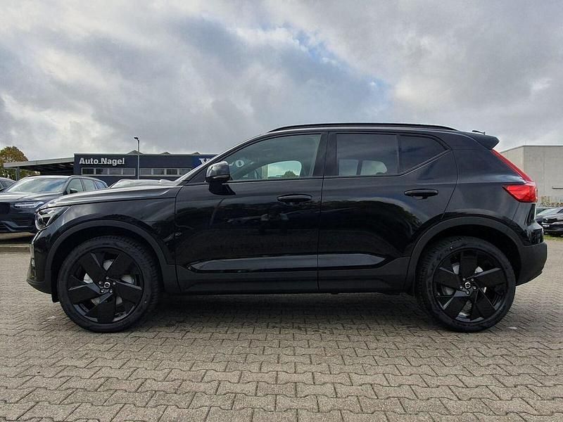 Neu Volvo XC40 Plus 163 PS (119 kW) 2026 Schwarz SUV