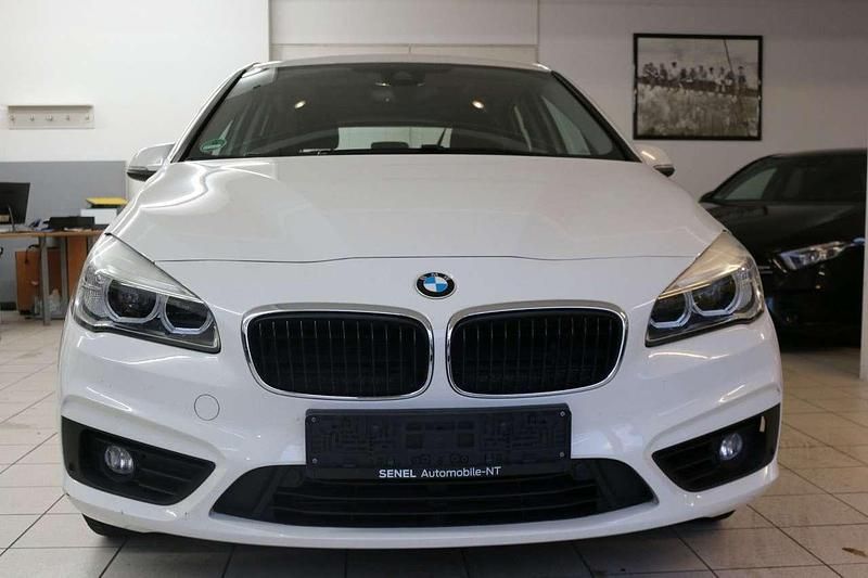 Alpinweiss iii Gebraucht 2016 BMW 218 Van / Kleinbus | 10.900 € (Guter Preis) - Bild 1/4