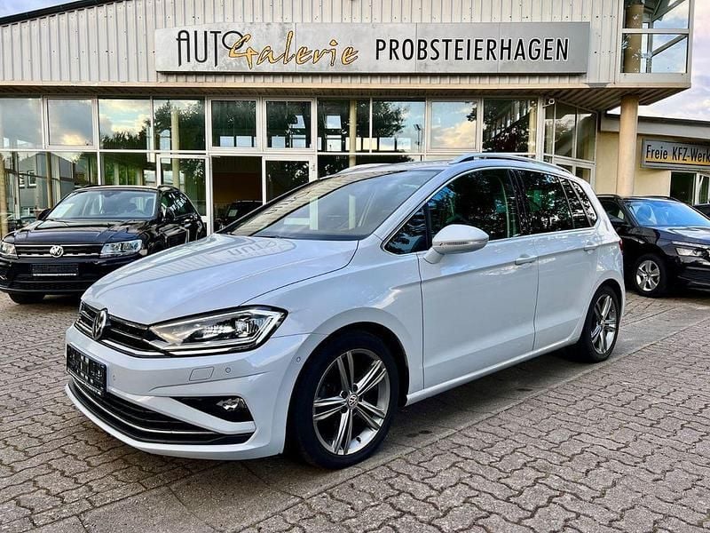 Weiß Gebraucht 2018 VW Golf Sportsvan Highline Van / Kleinbus | 18.990 € (Etwas zu teuer) - Bild 1/4