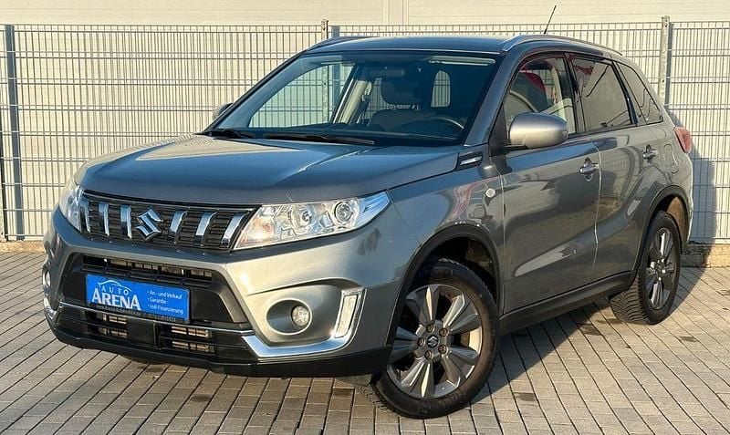Grau Gebraucht 2019 Suzuki Vitara SUV | 12.950 € (Superpreis) - Bild 1/4