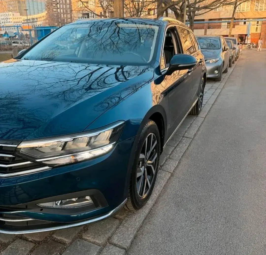 Gebraucht VW Passat 200 PS (147 kW) 2022 Blau Kombi