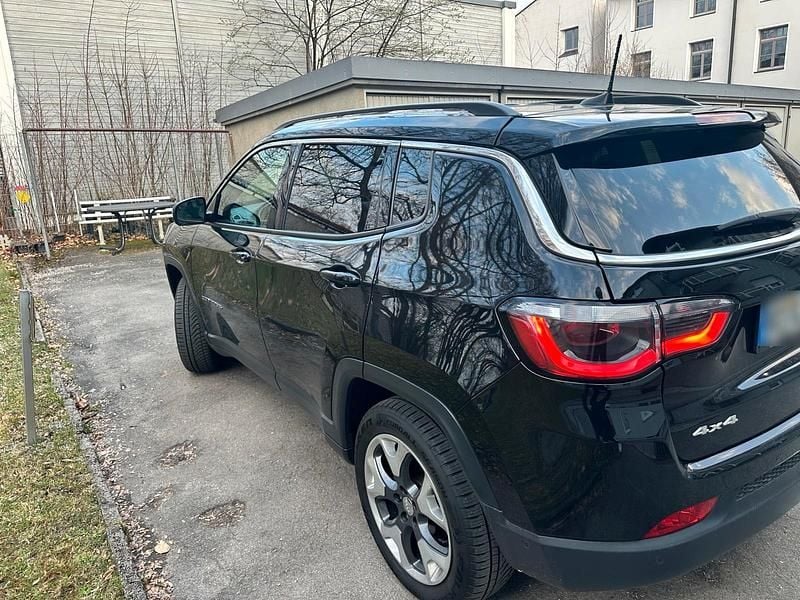 Gebraucht Jeep Compass Limited 140 PS (102 kW) 2019 Schwarz SUV