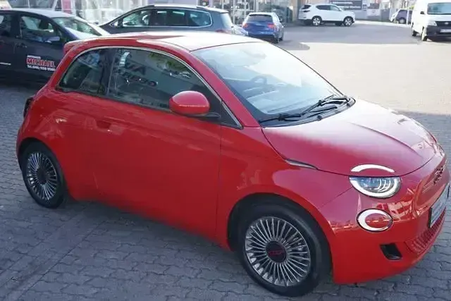 Gebraucht Fiat 500e Red 86 kW (118 PS) 2022 Rot Limousine