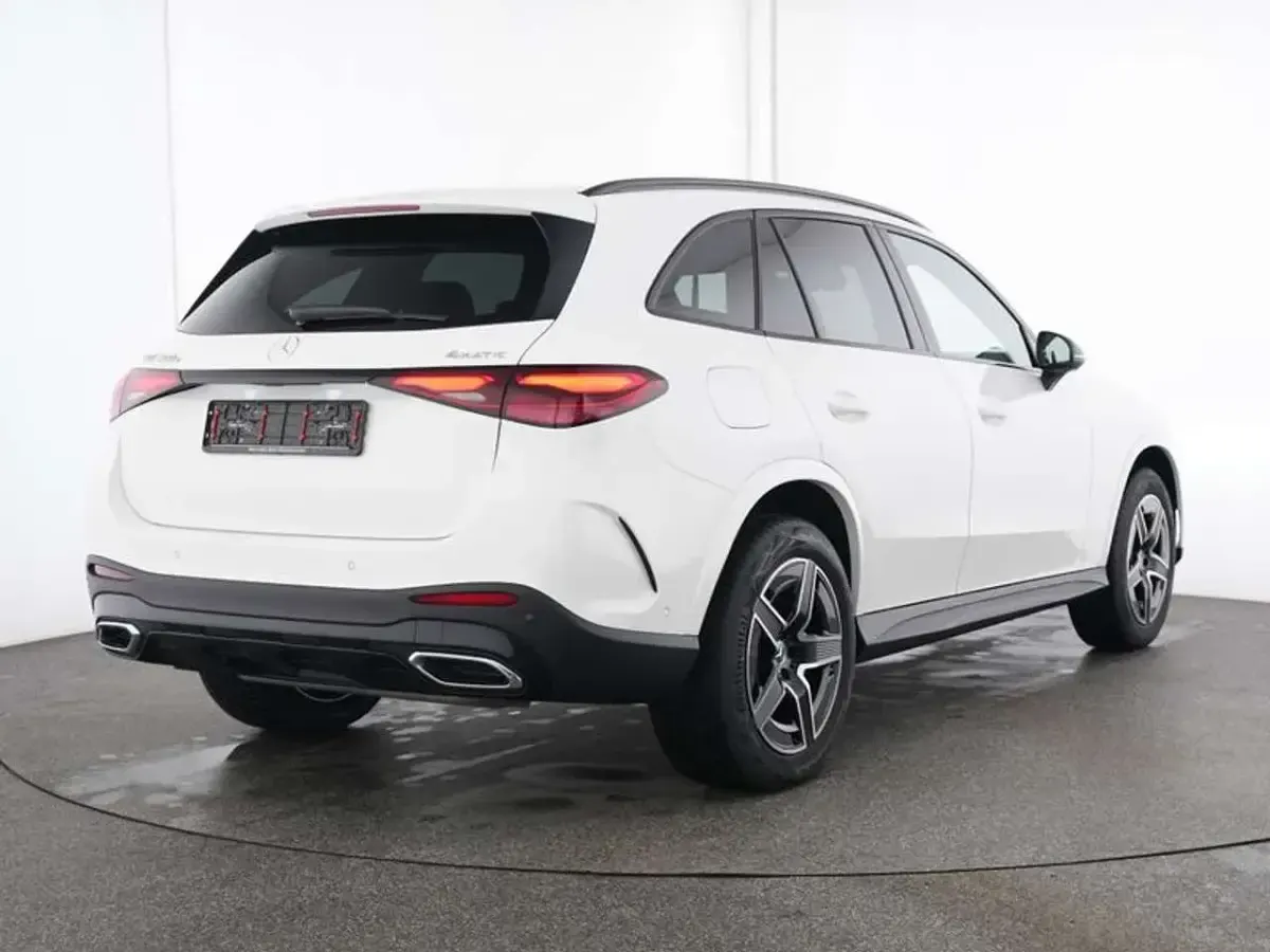 Gebraucht Mercedes GLC300 AMG 204 PS (150 kW) 2026 Weiß SUV