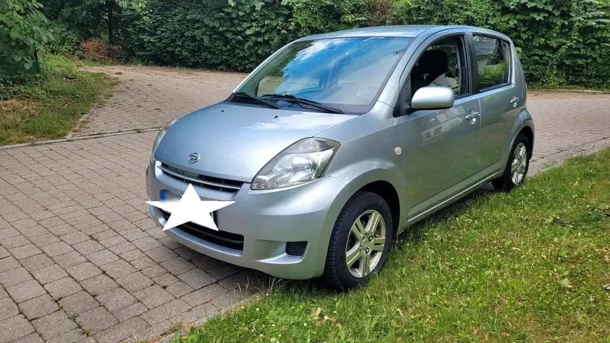 Gebraucht Daihatsu Sirion 91 PS (66 kW) 2009 Silber Kleinwagen