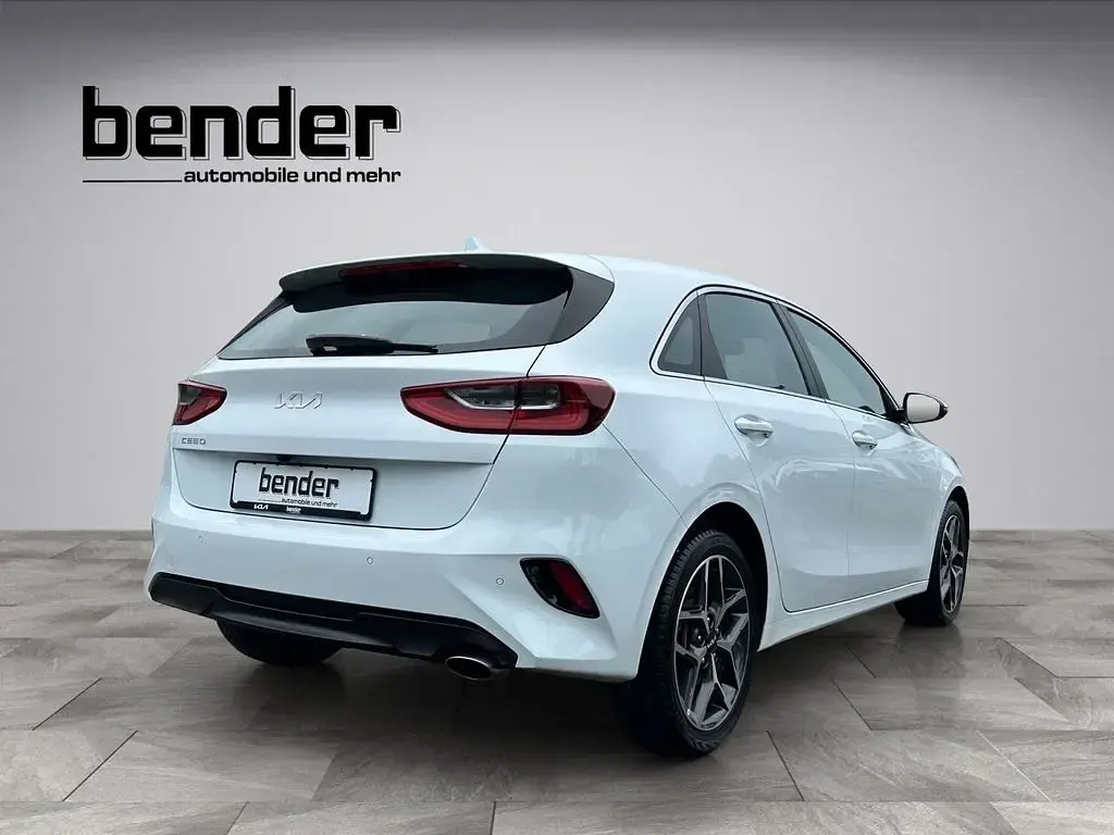 Gebraucht Kia Ceed Spirit 140 PS (102 kW) 2025 Weiß Kleinwagen