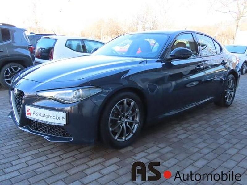 Gebraucht Alfa Romeo Giulia 136 PS (100 kW) 2018 Colore esterno (oxygen iron) Limousine