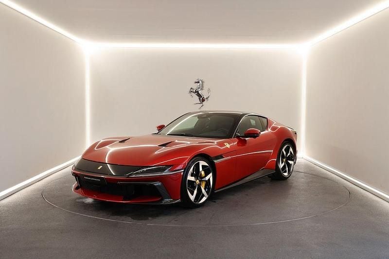Gebraucht Ferrari 12 Cilindri 829 PS (609 kW) 2025 Rot Limousine