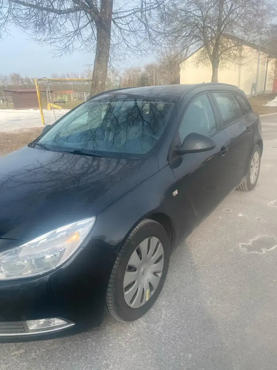 Gebraucht Opel Insignia 160 PS (117 kW) 2013 Schwarz Kombi