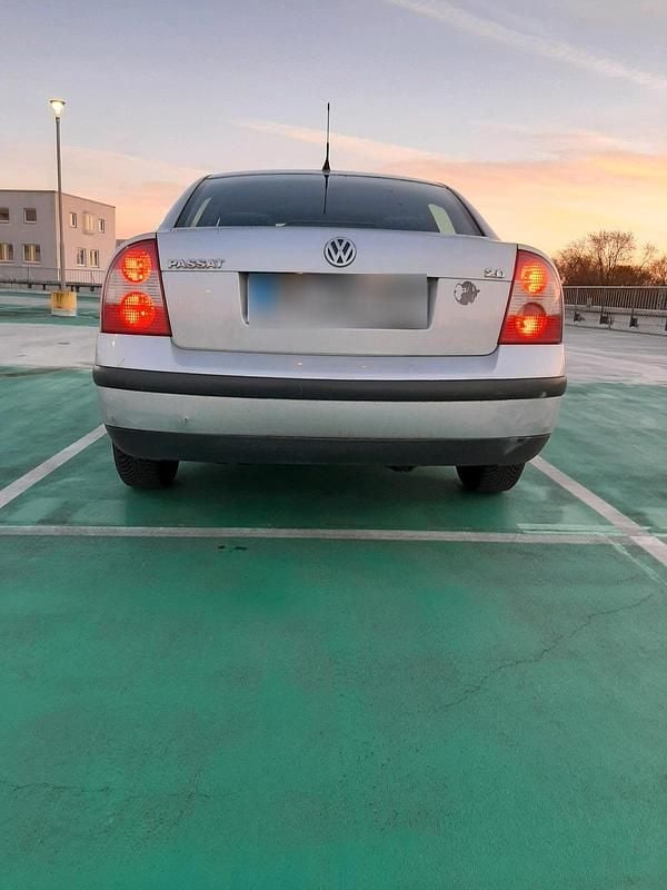 Gebraucht VW Passat 109 PS (80 kW) 2002 Silber Limousine