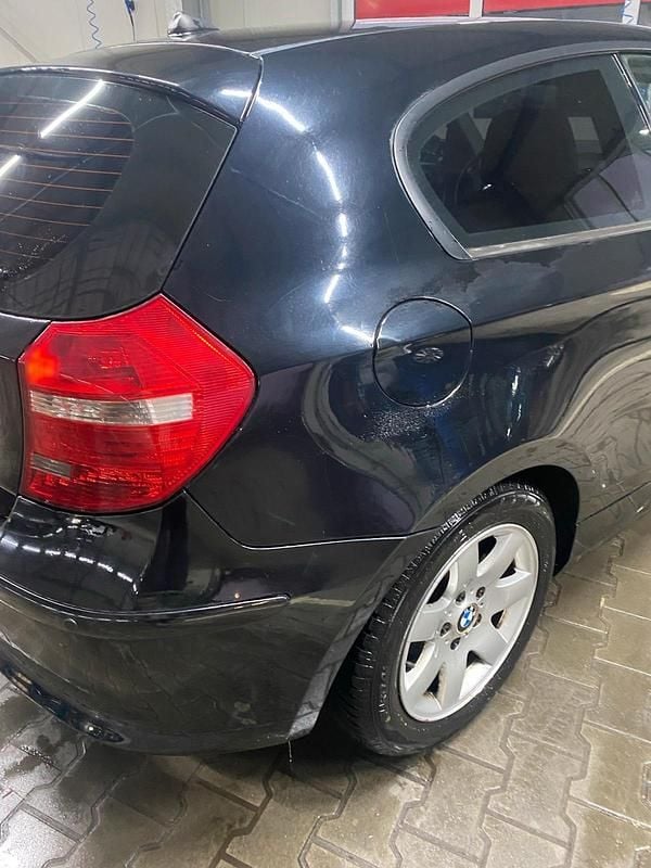 Gebraucht BMW 116 122 PS (89 kW) 2007 Schwarz Kleinwagen