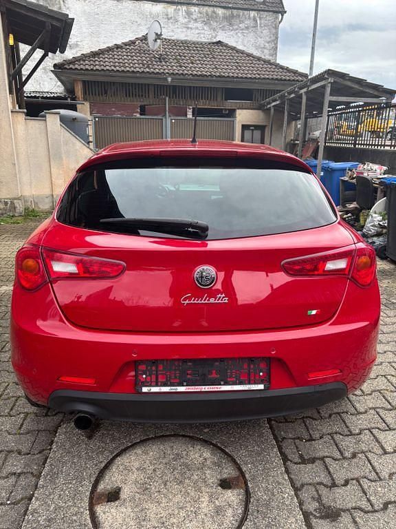 Gebraucht Alfa Romeo Giulietta 120 PS (88 kW) 2013 Rot Kleinwagen