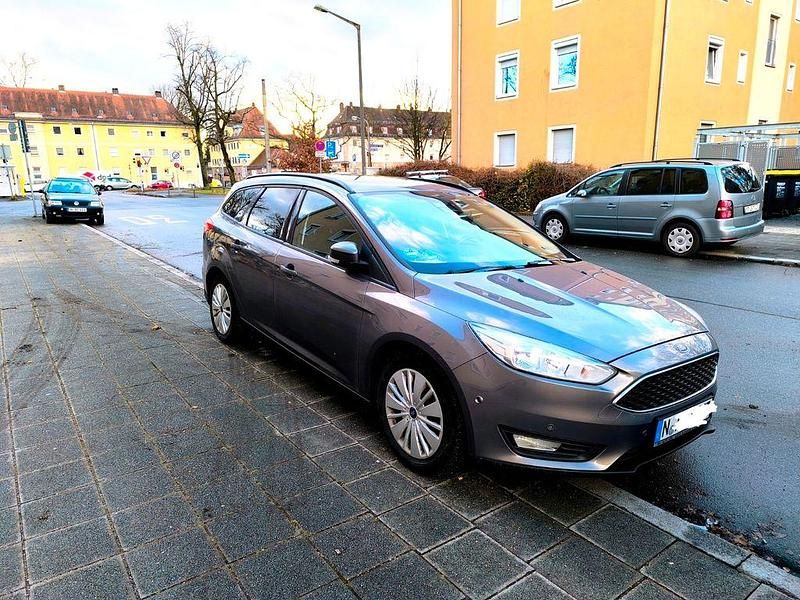 Gebraucht Ford Focus Titanium 125 PS (91 kW) 2015 Grau Limousine