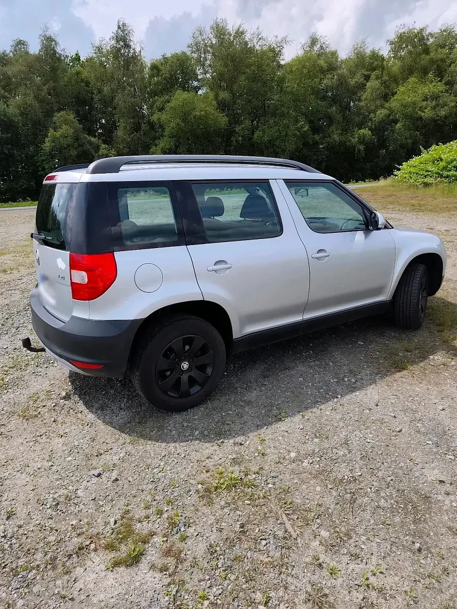 Gebraucht Skoda Yeti 110 PS (80 kW) 2013 Silber SUV