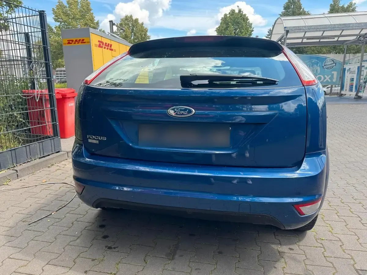 Begagnad Ford Focus Ambiente 101 HK (74 kW) 2008 Blå Sedan