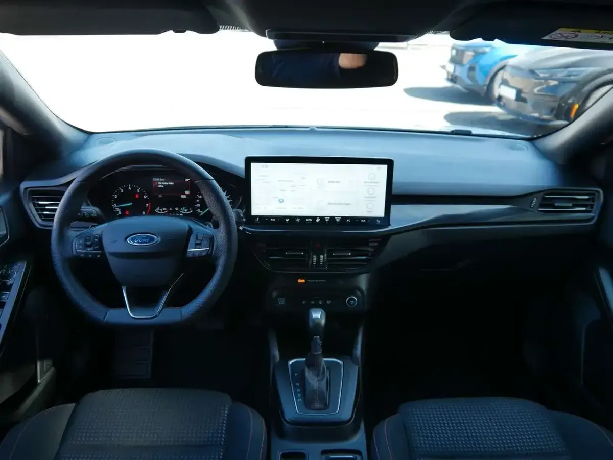 Gebraucht Ford Focus ST-Line 125 PS (91 kW) 2023 Weiß Limousine