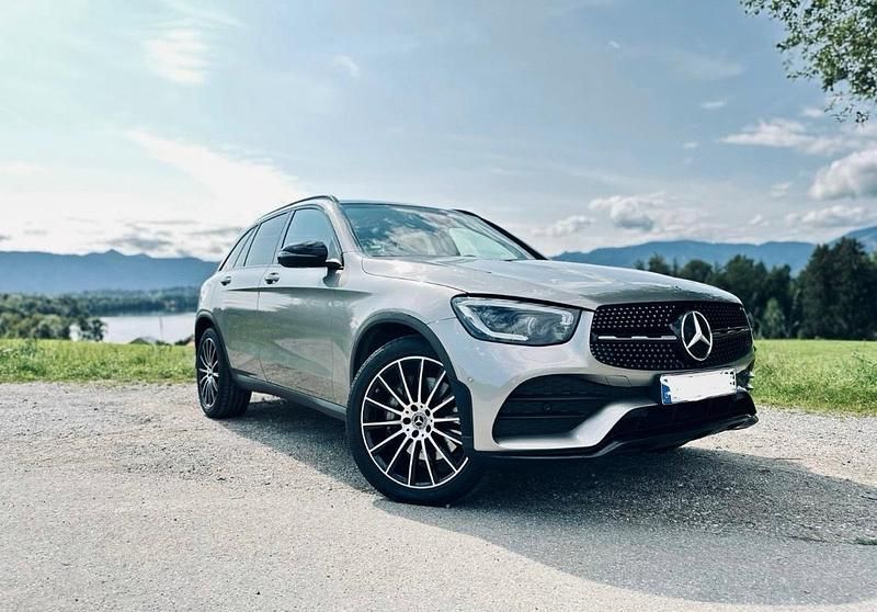 Beige Gebraucht 2019 Mercedes GLC300 AMG line SUV | 28.800 € (Guter Preis) - Bild 1/4
