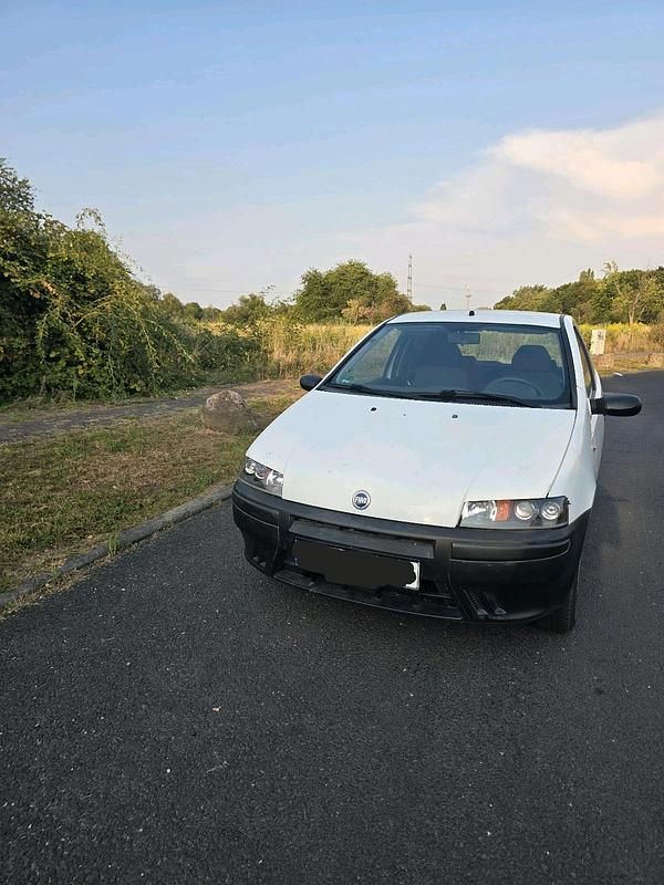 Weiß Gebraucht 2000 Fiat Punto Kleinwagen | 800 € (Fairer Preis) - Bild 1/3