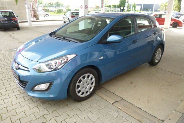 Gebraucht Hyundai i30 Classic 99 PS (72 kW) 2012 Blau metallic Limousine