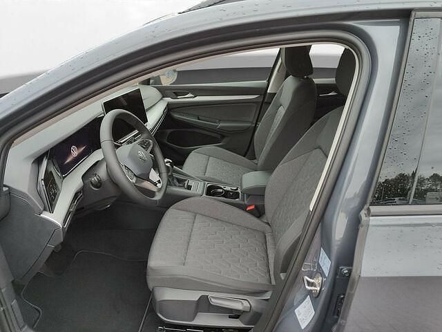 Gebraucht VW Golf VIII Life 116 PS (85 kW) 2024 Grau Kombi